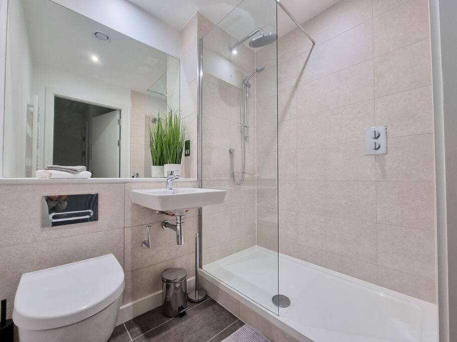 Stunning 4-Bedroom Townhouse With Free Parking Manchester Exterior foto