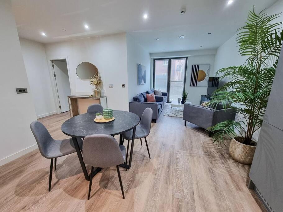 Stunning 4-Bedroom Townhouse With Free Parking Manchester Exterior foto